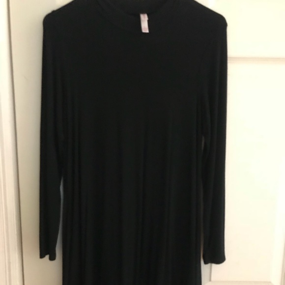 Lots of clothing items sizes small and medium! - Picture 7 of 8